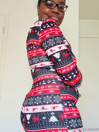 queendrake28 Nøgen Lækager OnlyFans Foto 3