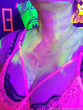 QueenGoldi Nøgen Lækager OnlyFans Foto 2