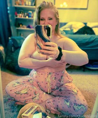 QueenGoldi Nøgen Lækager OnlyFans Foto 20