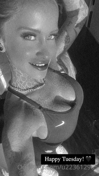 R33 Nøgen Lækager OnlyFans Foto 3