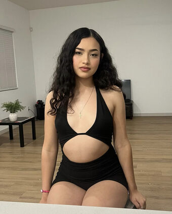 Raenneemo Nøgen Lækager OnlyFans Foto 1