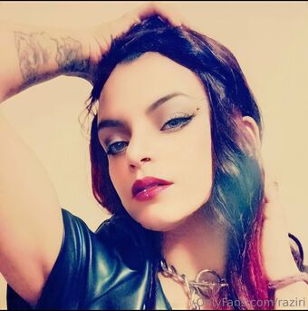 raziri Nøgen Lækager OnlyFans Foto 9