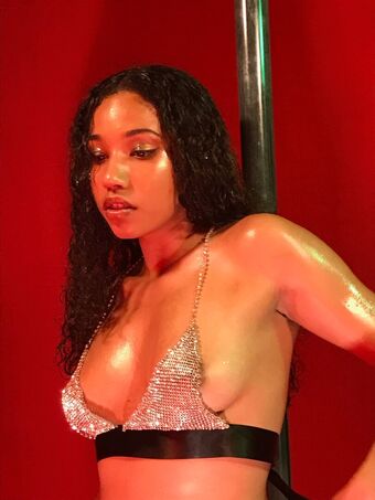 Roxyrose_