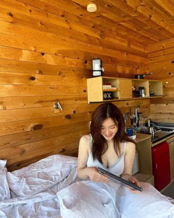 Sarah Hwang