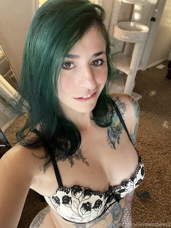sentientbees2 Nøgen Lækager OnlyFans Foto 5