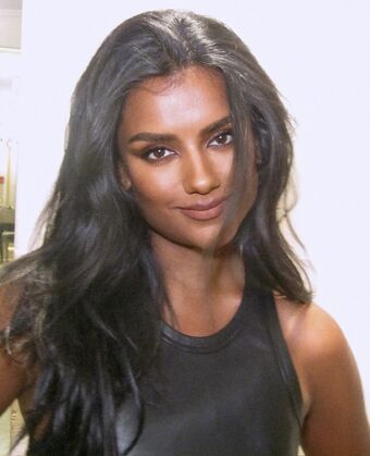 Simone Ashley Nøgen Lækager OnlyFans Foto 100