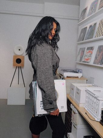 Simone Ashley Nøgen Lækager OnlyFans Foto 103