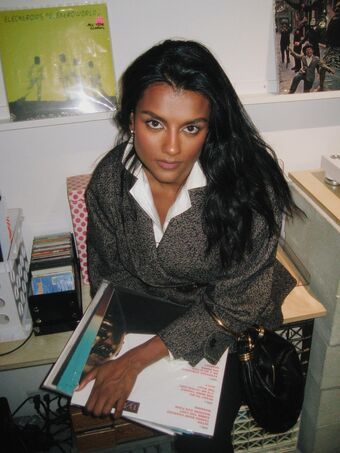 Simone Ashley Nøgen Lækager OnlyFans Foto 105