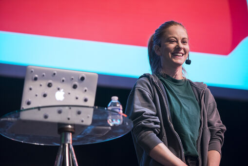 Simone Giertz Nøgen Lækager OnlyFans Foto 47