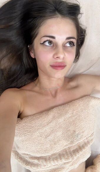 SolorUlia Nøgen Lækager OnlyFans Foto 7