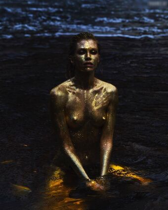 Stella Maxwell