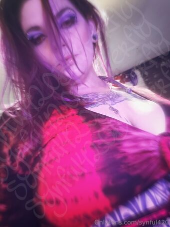 synful420 Nøgen Lækager OnlyFans Foto 17