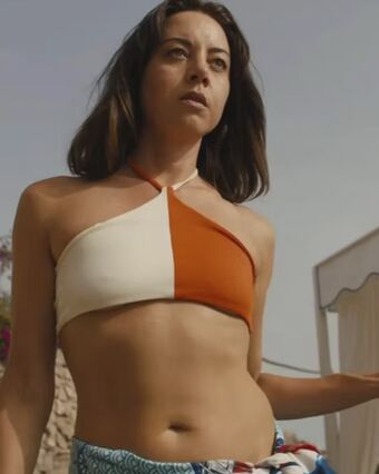 The White Lotus Women