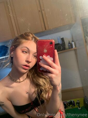 thenynee Nøgen Lækager OnlyFans Foto 9