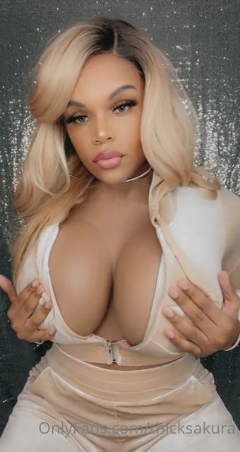 ThickSakura Nøgen Lækager OnlyFans Foto 9