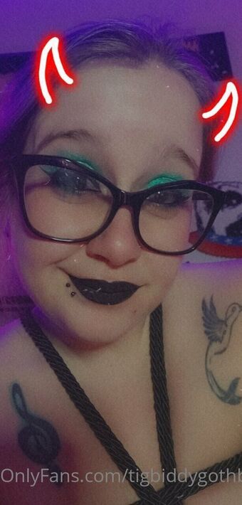 tigbiddygothbitch