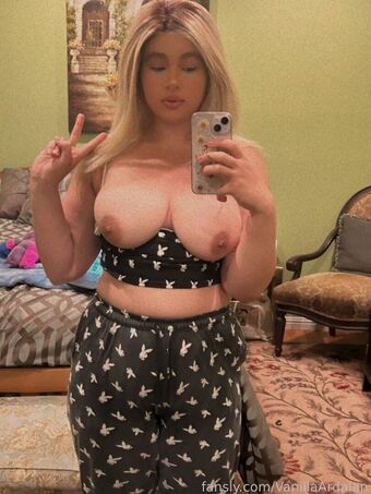 VanillaArdalan Nøgen Lækager OnlyFans Foto 176