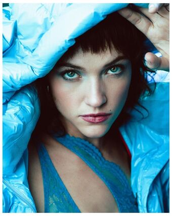 Violett Beane