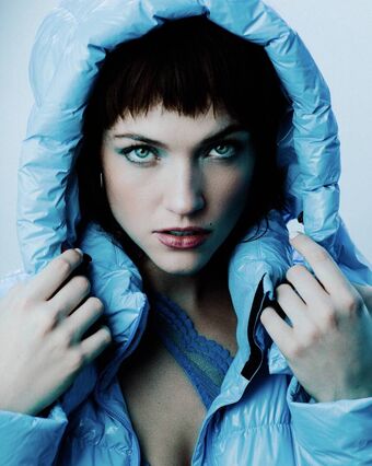 Violett Beane