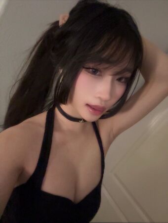 y3miku Nøgen Lækager OnlyFans Foto 29